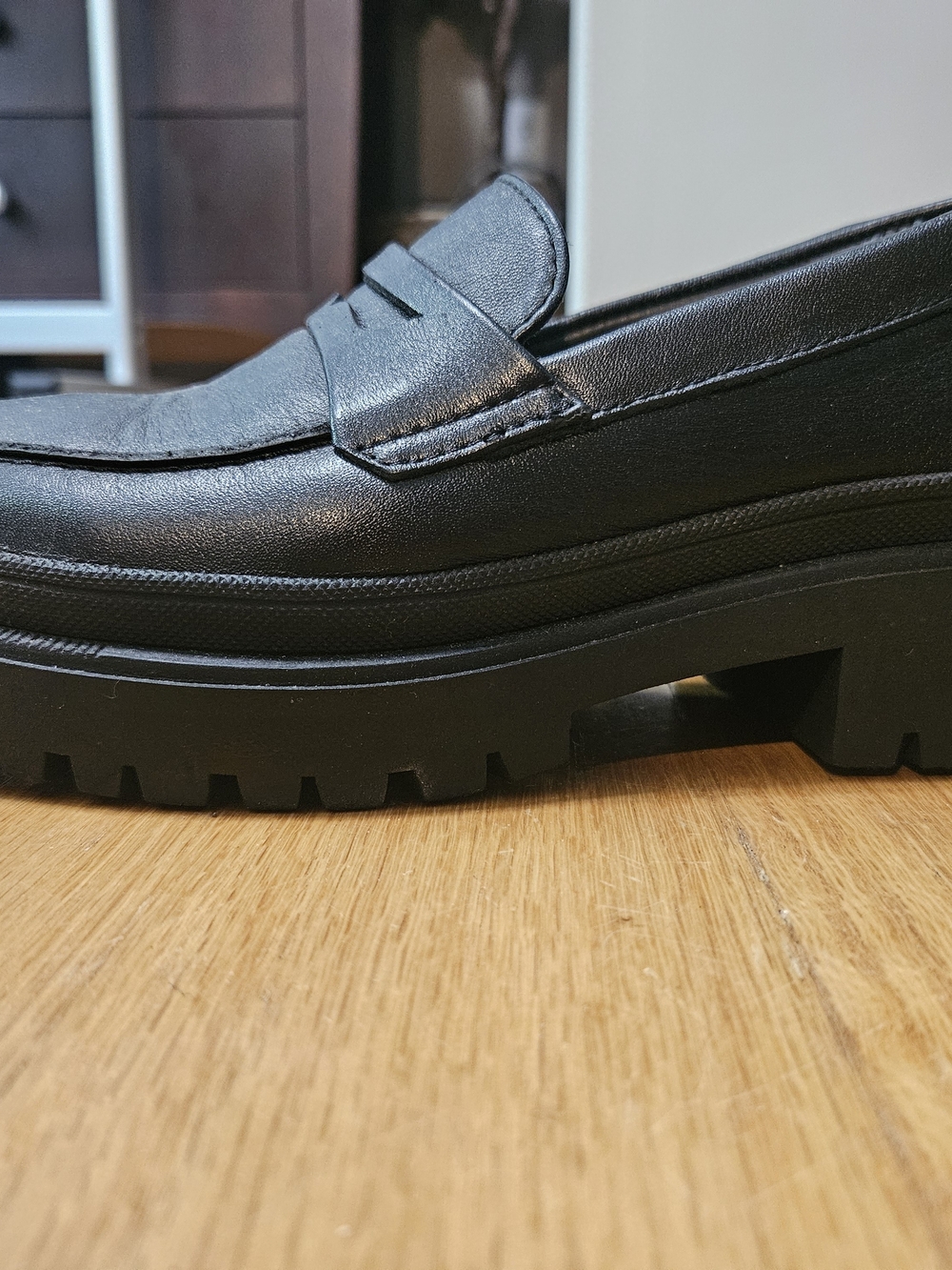 Patina Women's Black Leather Penny Loafers - Picture 3 of 8